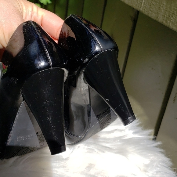 Kenneth Cole Reaction Pumps black patent 6 - Picture 4 of 7